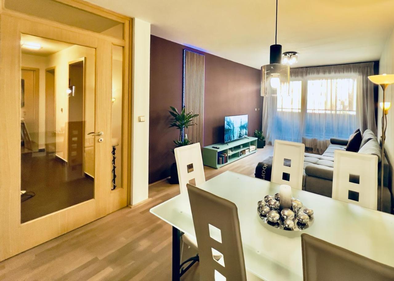 Luxury Apartment In Prague And Free Parking Exterior photo
