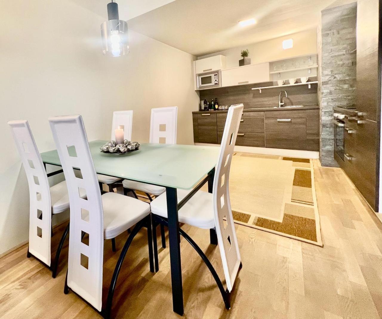 Luxury Apartment In Prague And Free Parking Exterior photo
