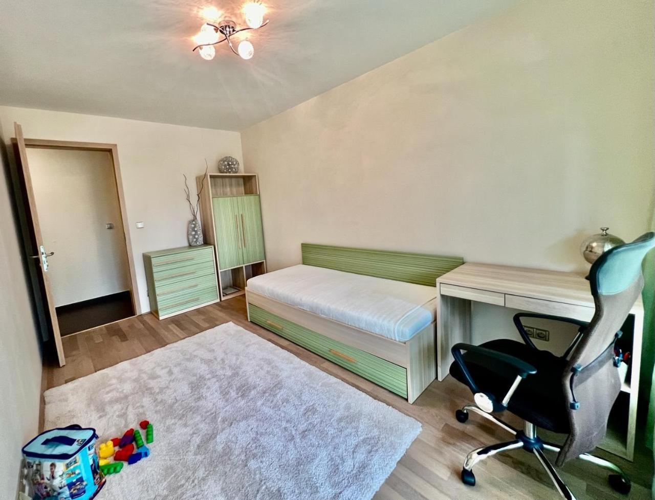 Luxury Apartment In Prague And Free Parking Exterior photo
